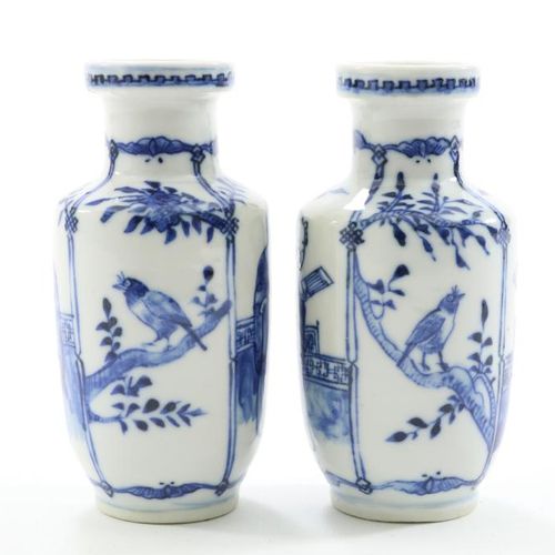 Stel porseleinen miniatuur vazen 瓷器微型花瓶一对，装饰有龙丽莎和鸟，中国清朝（1644-1911），高13厘米。一对瓷器微型花&hellip;