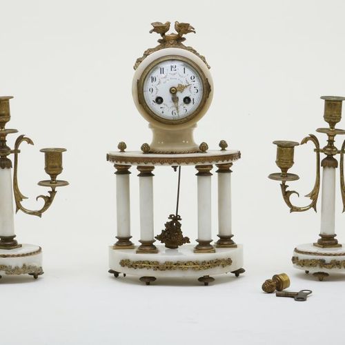 Louis Seize stel klokkenstel marmer 1880 Set di orologi in stile Louis Seize in &hellip;