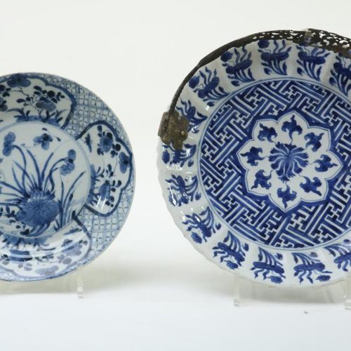 Lot van 2 Kangxi borden (zilver defect) Lot d'un plat en porcelaine Kangxi à déc&hellip;