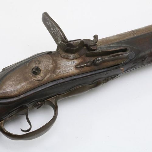 Vuursteen ruiterpistool De La Haie Maast 18世纪初。世纪燧发枪，胡桃木手柄，黄铜配件和铁桶，锁板上标有De La Ha&hellip;