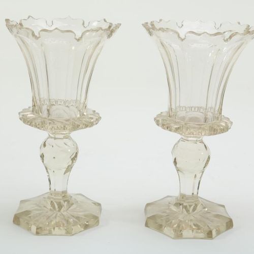 Kristallen set, Biedermeier, 19e eeuw 一套Biedemeier水晶花瓶，2个高底座的花瓶和1个老千，英国19世纪，高27和&hellip;