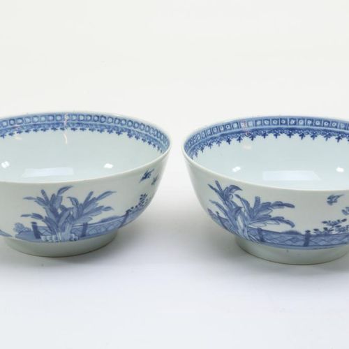 Stel 18e eeuwse Chinese kommen landsch. Coppia di ciotole in porcellana decorate&hellip;
