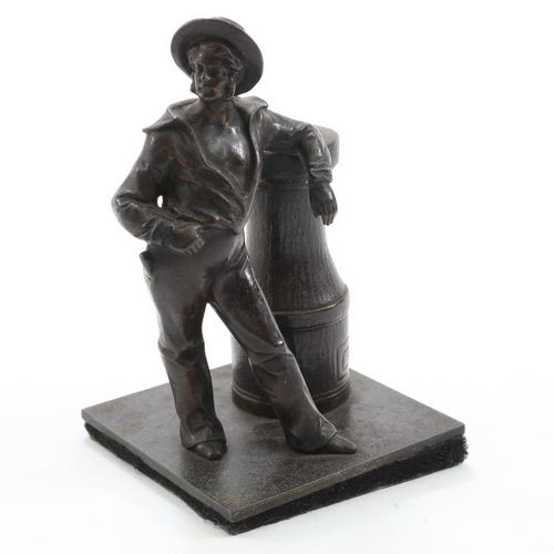 Brons, man leunend tegen pilaar Unknown, bronze sculpture, man leaning against p&hellip;