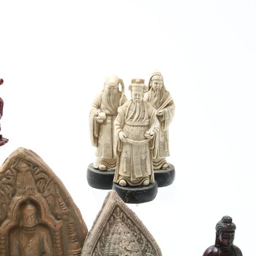 Lot div. Boeddha en Amuletten Lote formado por div. Esculturas de Buda y sabios &hellip;