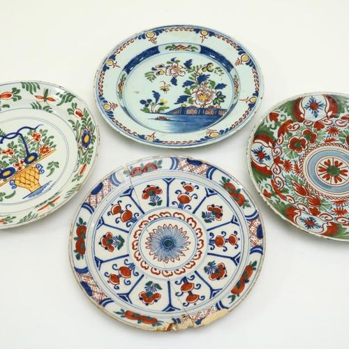 4x polychroom aardewerk borden, 18e eeuw Lot de 4 plats en poterie, Delft 18e si&hellip;