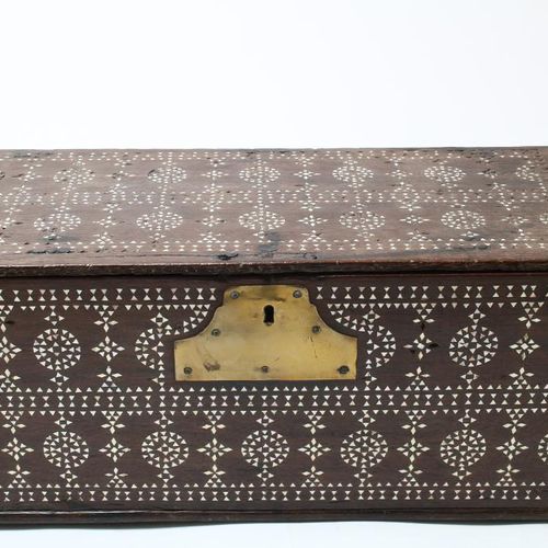 Hardhout Koloniale kist, met parelmoer Kolonialtruhe aus Palisanderholz mit Perl&hellip;