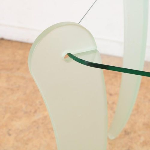 Glazen bijzettafel Table basse design en verre, h. 62, l. 55 cm.Table d'appoint &hellip;