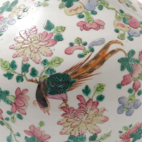 Porseleinen vaas met vogeldecor, China Vaso in porcellana decorato con fiori e u&hellip;
