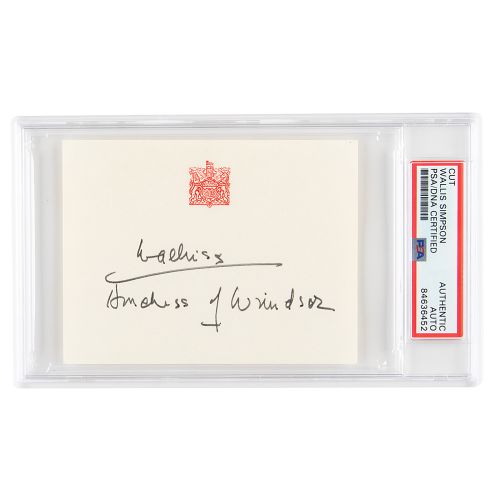 Null 温莎公爵夫人华莉丝在一张4.5 x 3.5的米白色卡片上的毡尖签名，上面印有她的纹章。状态非常好。封装在一个PSA/DNA认证夹中。
