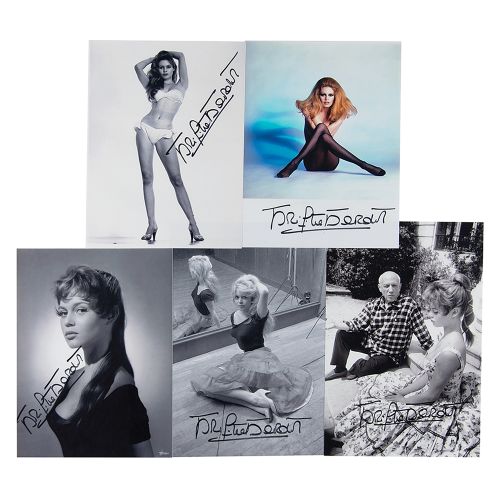 Brigitte Bardot (5) Signed Photographs Cinq photos différentes sur papier glacé &hellip;