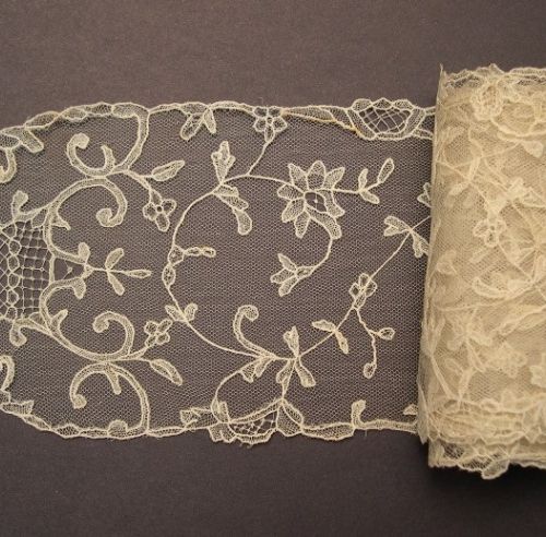 Corbata de encaje antiguo de Bruselas c. 1800 Cravate ancienne en dentelle de Br&hellip;