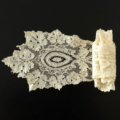 Corbata de encaje antiguo, posiblemente Bélgica c. 1800 Ancienne cravate en dent&hellip;