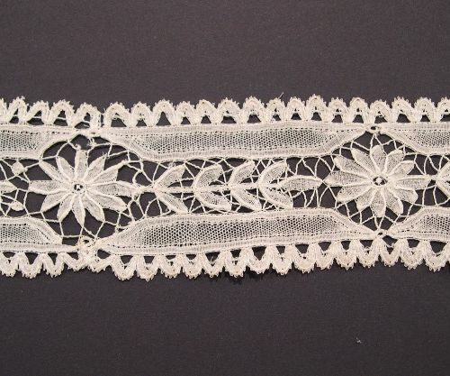 Corbata de encaje antiguo, Bélgica c. 1900 Cravate ancienne en dentelle belge.
D&hellip;