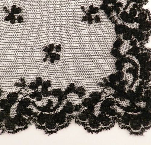 Mantilla de encaje antiguo de Blonda, en negro c. 1920/1950 Châle ancien en dent&hellip;