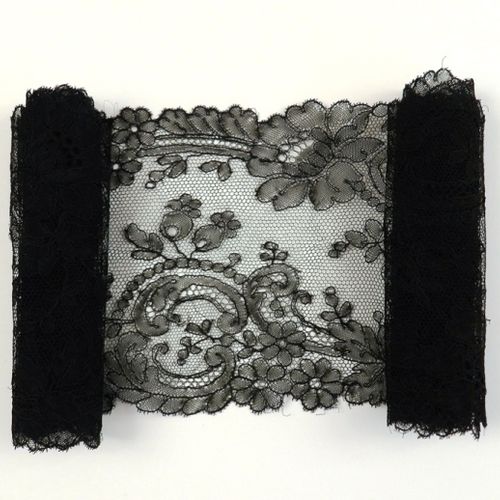 Corbata de encaje antiguo de Chantilly (Francia) c. 1900 Cravate noire en dentel&hellip;