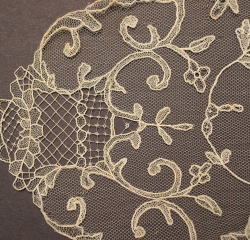 Corbata de encaje antiguo de Bruselas c. 1800 Cravate ancienne en dentelle de Br&hellip;