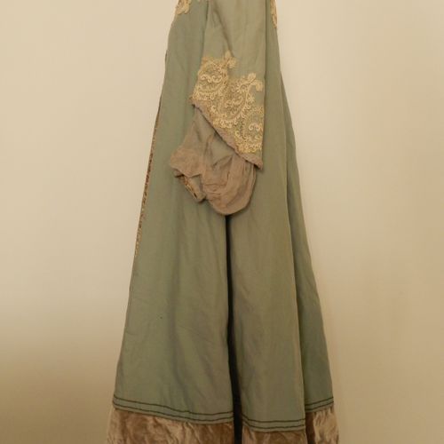 Abrigo femenino con encaje aplicado c. 1900 Manteau en tissu de couleur bleu cie&hellip;