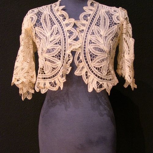 Cuerpo vestido para señorita c. 1890 Corps brodé au fil d'os avec des motifs vég&hellip;