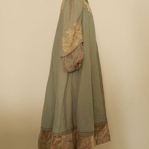 Abrigo femenino con encaje aplicado c. 1900 Manteau en tissu de couleur bleu cie&hellip;