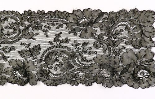 Corbata de encaje antiguo de Chantilly (Francia) c. 1900 Cravate noire en dentel&hellip;