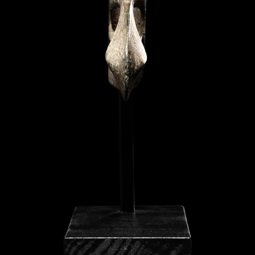 Null 迦南铜质鸭嘴形斧头

长4 1/8英寸（10.5厘米）。