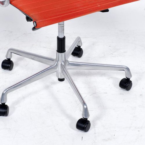 Null Vitra，橙色软垫设计办公椅