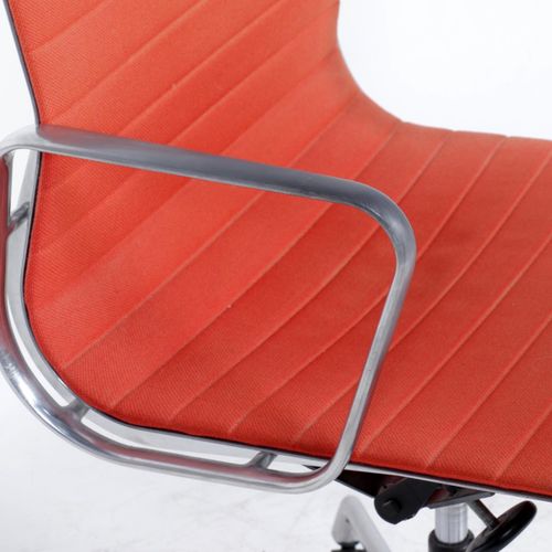 Null Vitra, silla de escritorio de diseño tapizada en naranja