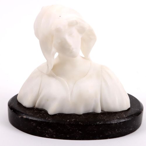 Null Busto de mármol blanco de mujer, h.17 cm.