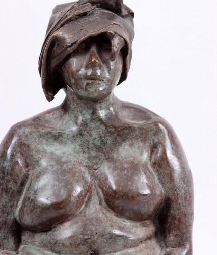 Null Jos van Onna, escultura de bronce titulada Mater apoyada en una base de pie&hellip;