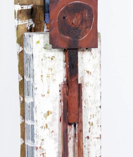 Null Hanneke Dikboom (Drachten 1942), "Stoelobject", 木制雕塑，用钉子涂上油，高130厘米。(不包括木质基座&hellip;