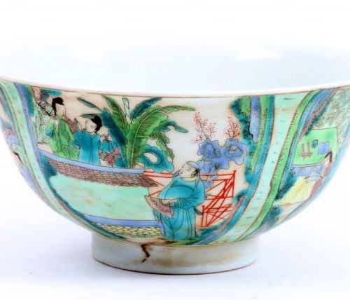 Null Polychrome with persons decorated Chinese porcelain bowl, diam.16 cm.