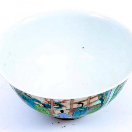 Null Polychrome with persons decorated Chinese porcelain bowl, diam.16 cm.