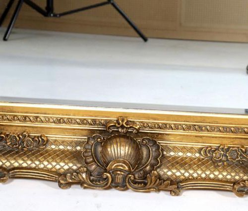 Null Espejo pulido en marco dorado, h.122 x w.90 cm.