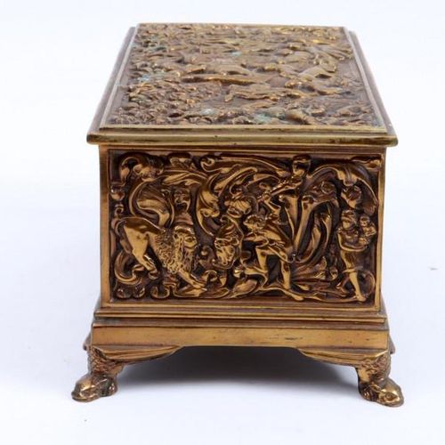 Null Bronze lid box with hunting scene