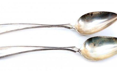 Null Paar Silberkellen mit Perlenrand, 186 Gramm