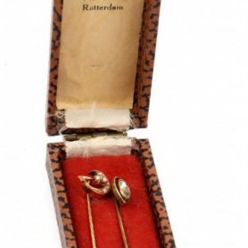 Épingle à cravate en or sertie de perles de rocaille et épingle à cravate sertie&hellip;