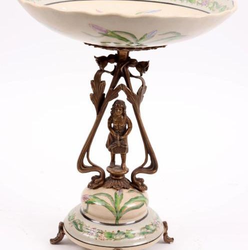 Null Bol en porcelaine avec montures en bronze sur le pied, h.33 cm.