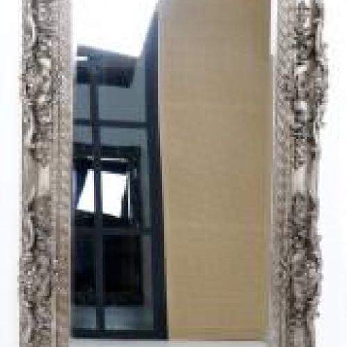 Null Geslepen spiegel in rijkbewerkte zilverkleurige lijst, 180 x 90 cm.
