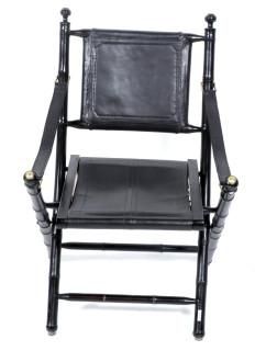 Null Zwart houten opklapbare stoel met zwarte lederen bekleding afgezet met kope&hellip;