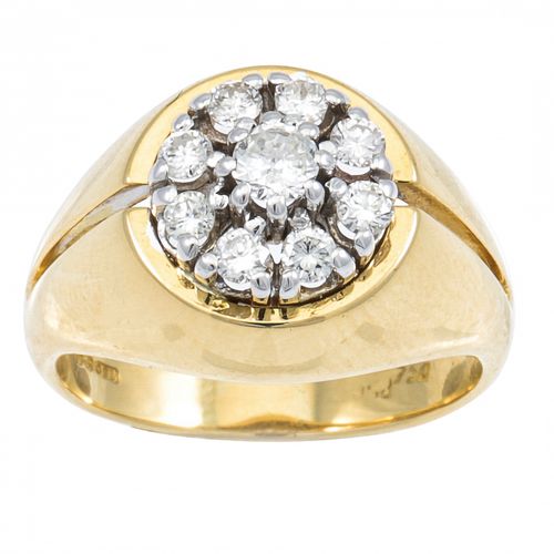 Null A DIAMOND CLUSTER RING, mounted in 18ct yellow gold. Estimated: weight of d&hellip;