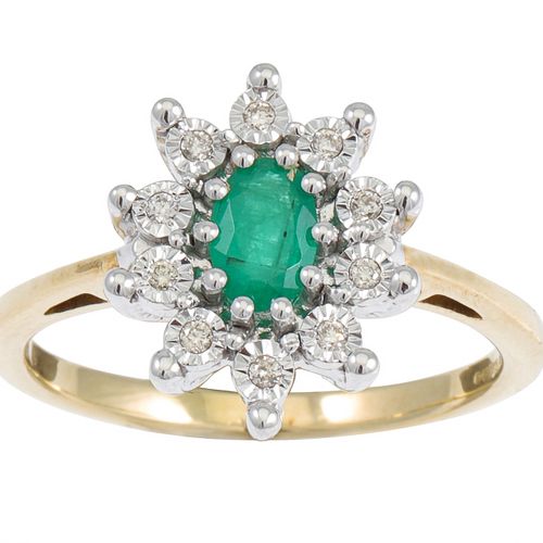 Null A DIAMOND AND EMERALD CLUSTER RING, mounted in 9ct white gold