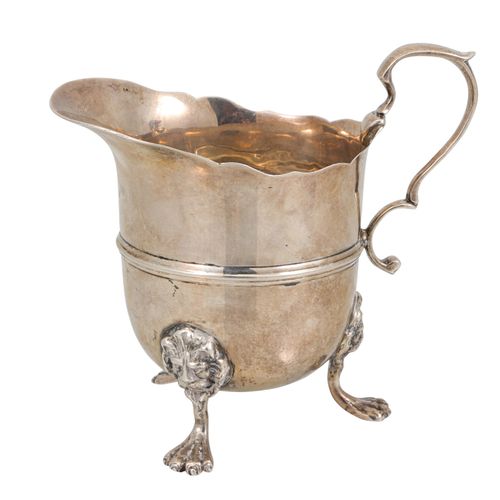 Un pot à crème en argent EDWARDIEN de forme néoclassique en forme de casque, ans&hellip;