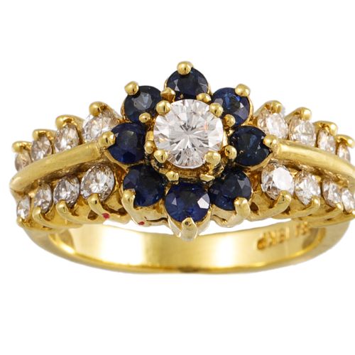 Null A DIAMOND AND SAPPHIRE DOUBLE ROW CLUSTER DRESS RING, set in 18ct gold
