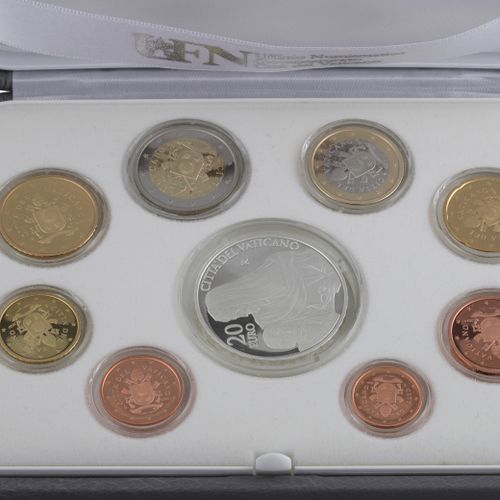 Null A 2020 VATICAN YEAR SET OF EIGHT PROOF EUR COINS, and a proof €15 silver co&hellip;