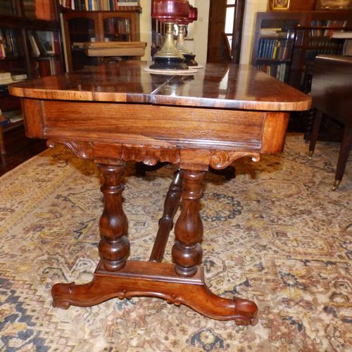 Null Table de bibliothèque victorienne en bois de rose, avec deux tiroirs à la f&hellip;