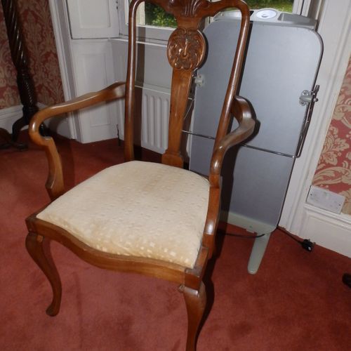 Null Ein viktorianischer gepolsterter Sessel mit Intarsien aus Mahagoni, eine sp&hellip;