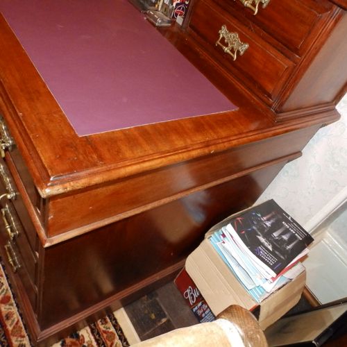 Null Ein spätviktorianischer Mahagoni-Sockel-Schreibtisch mit vier kleinen Schub&hellip;