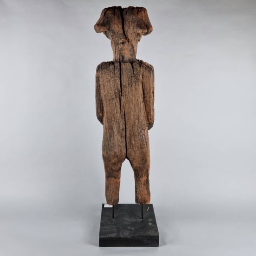 Null Estatua malgache. Altura: 70 cm