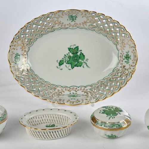 Null 篮子里的碗，2个有盖的盒子，桌子上的花瓶，篮子里的碗，Herend，装饰AV，金边，23.5 x 17.5厘米，高3-7厘米