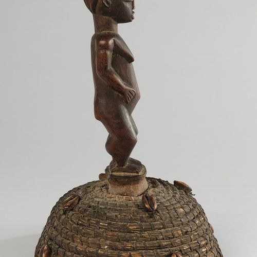 Null Tanzaufsatz, Luba, Kongo, Afrika, stehende weibliche Figur aus Holz auf Kap&hellip;